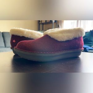 CLOUDSTEPPERS by Clarks Faux Fur & Felt Slippers Step Flow Low Maroon